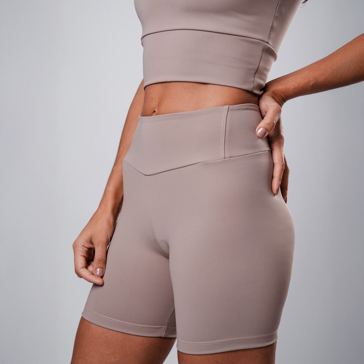 Shorts Hyper Essential cós-Alto Médio Cream