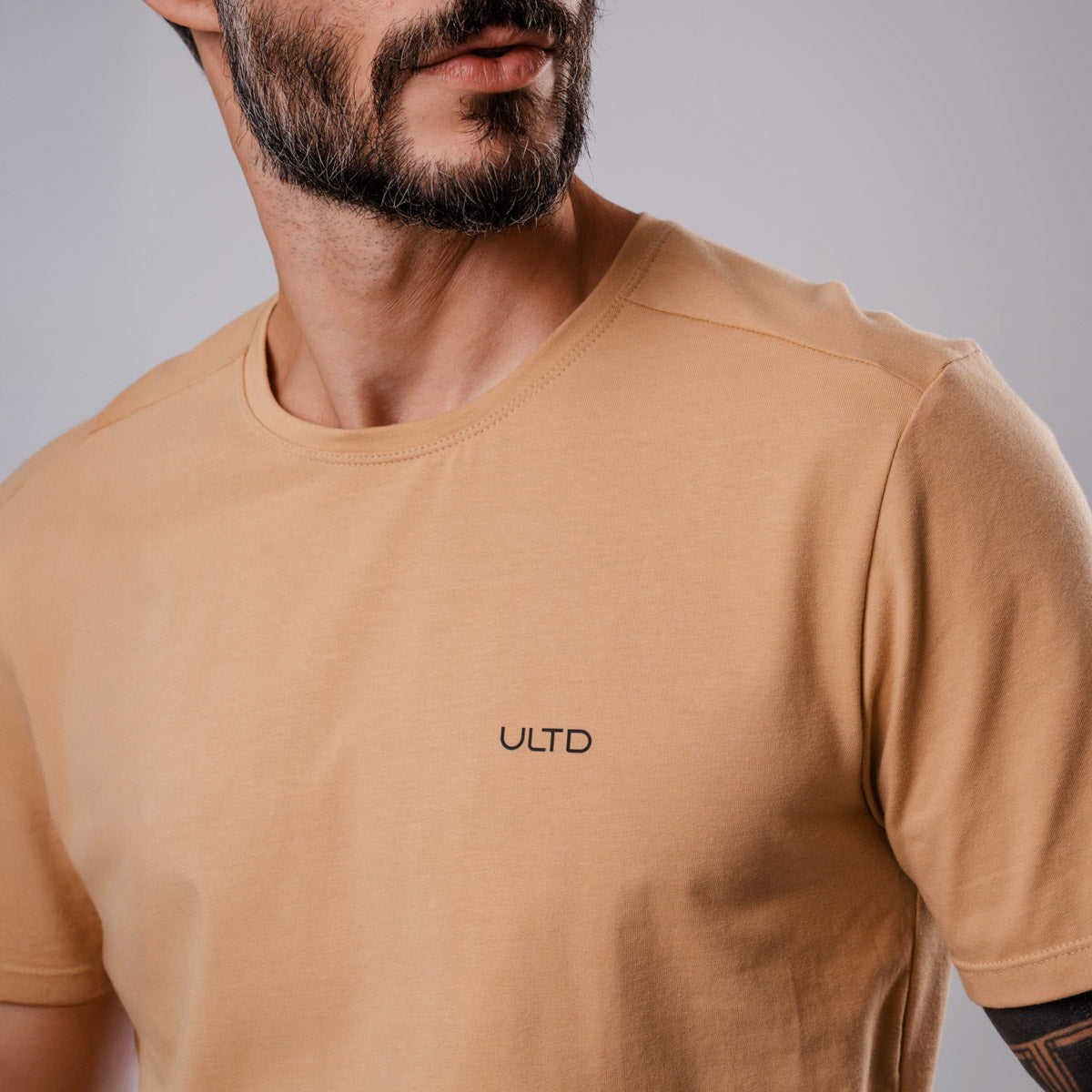 Camiseta Confort Essential Sand